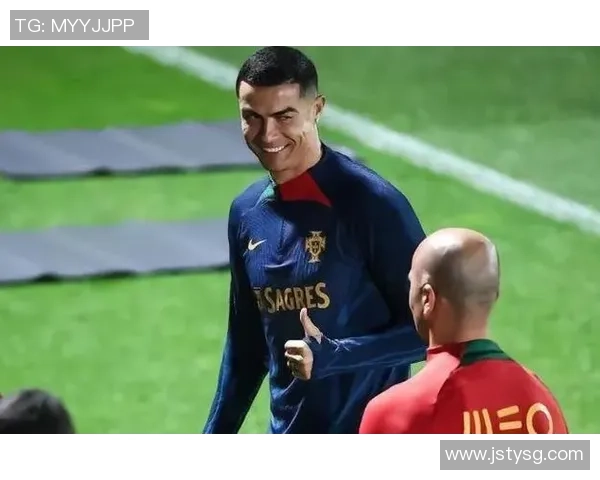 足球明星的笑容背后隐藏的故事与情感解析